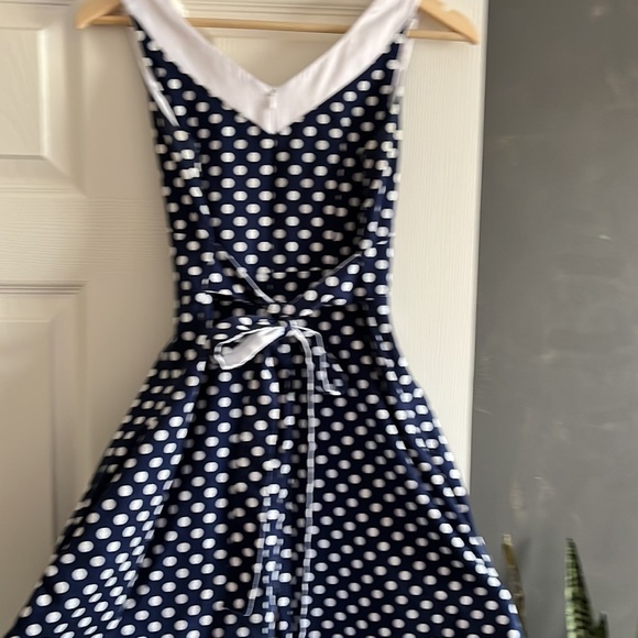 Polka-dot pin-up dress by Toronto designer Michelle Carey - Picture 6 of 8